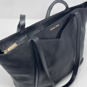 MICHAEL KORS black leather tote in good condition.